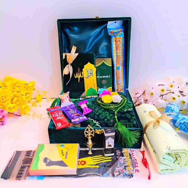 Islamic luxury makhmal quran sharif gift package - Image 3
