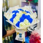 Royal Blue & White Rose Bouquet Elegant Beauty in Every Petal